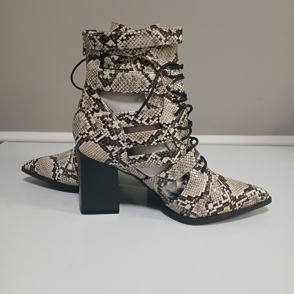 New! Snakeskin Lace-Up Cut-Out Ankle Boot Back Zip Block Heel Bootie 10 NWOT